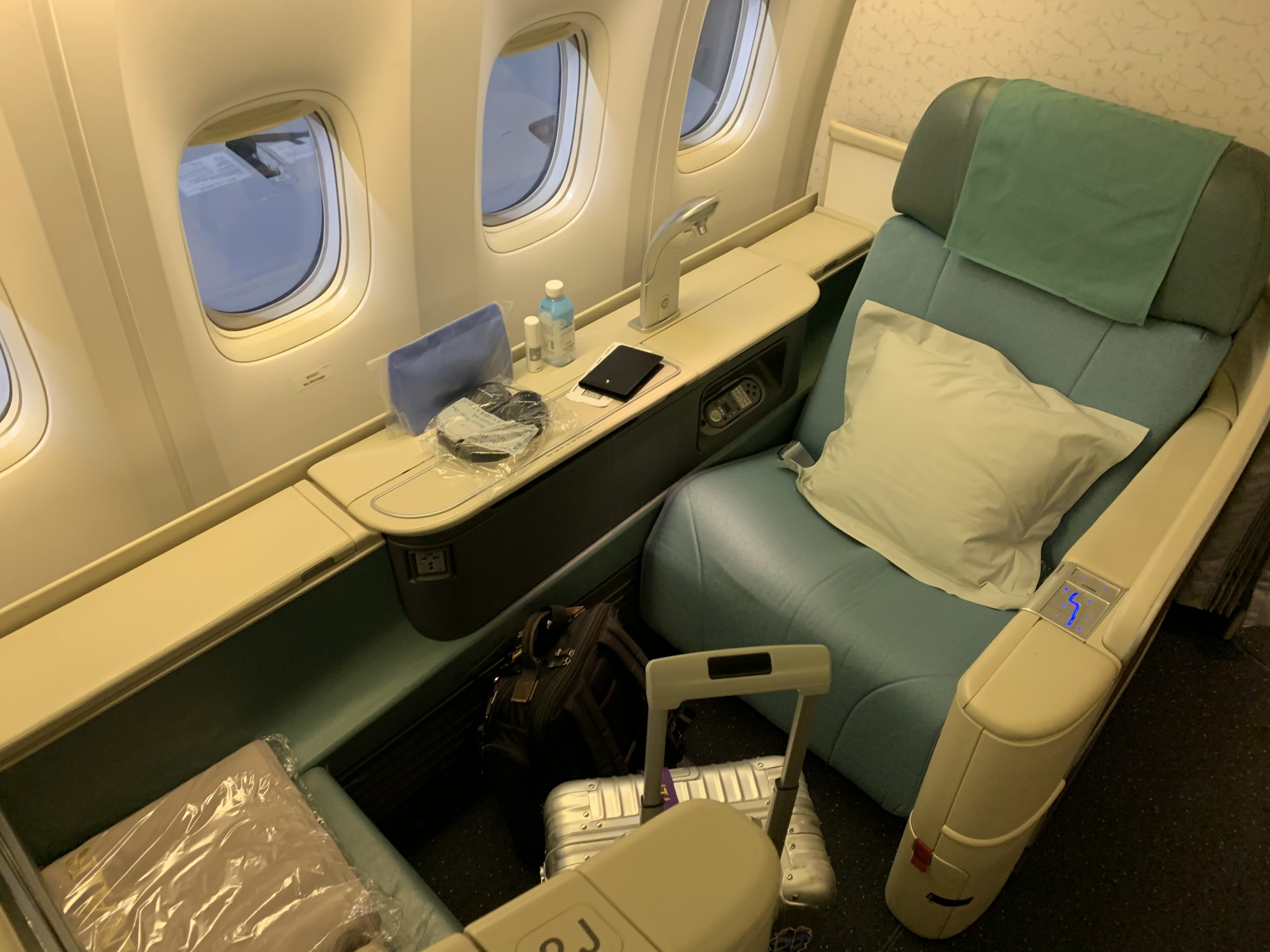 LAS-ICN 대한항공 일등석 B777-300 – Fly with Moxie Travel Blog Las-Icn 대한항공 일등석 B777-300 – Fly With Moxie Travel Blog
