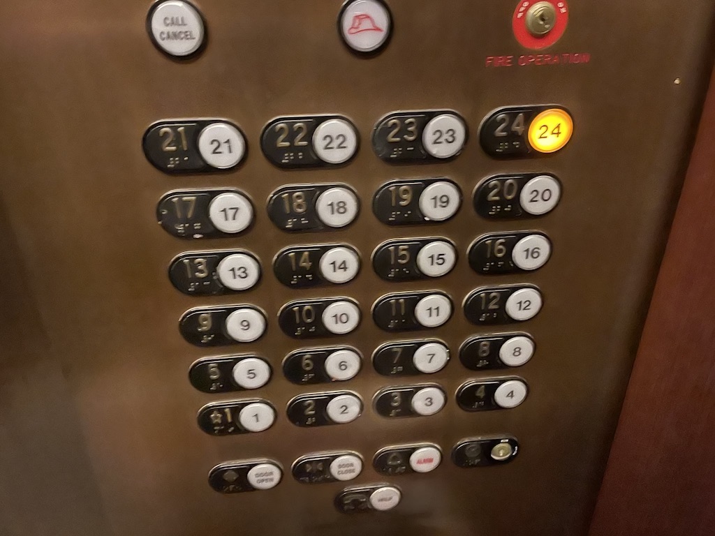 엘리베이터, 금속, 실내