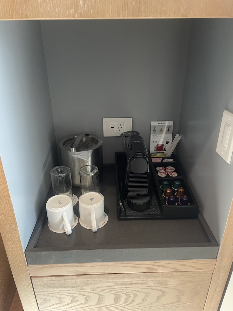 실내, 벽, 가전, 상자, 주방가전, 텍스트, 커피, 가전용품