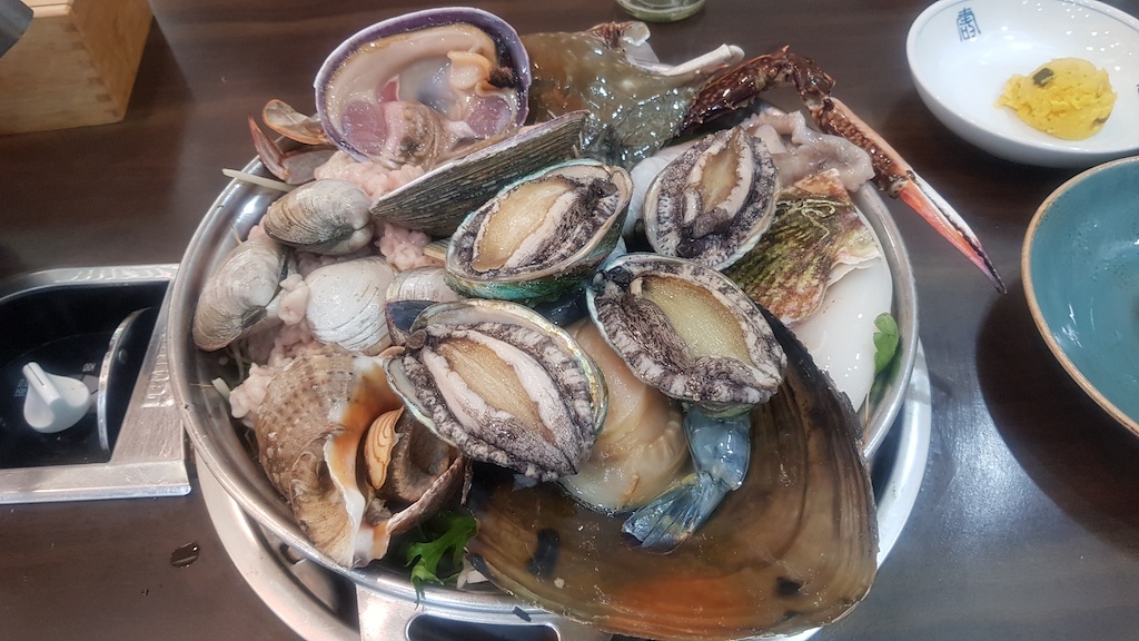 a plate of oysters