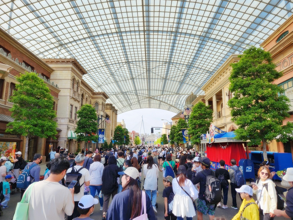 a crowd of people outside a building