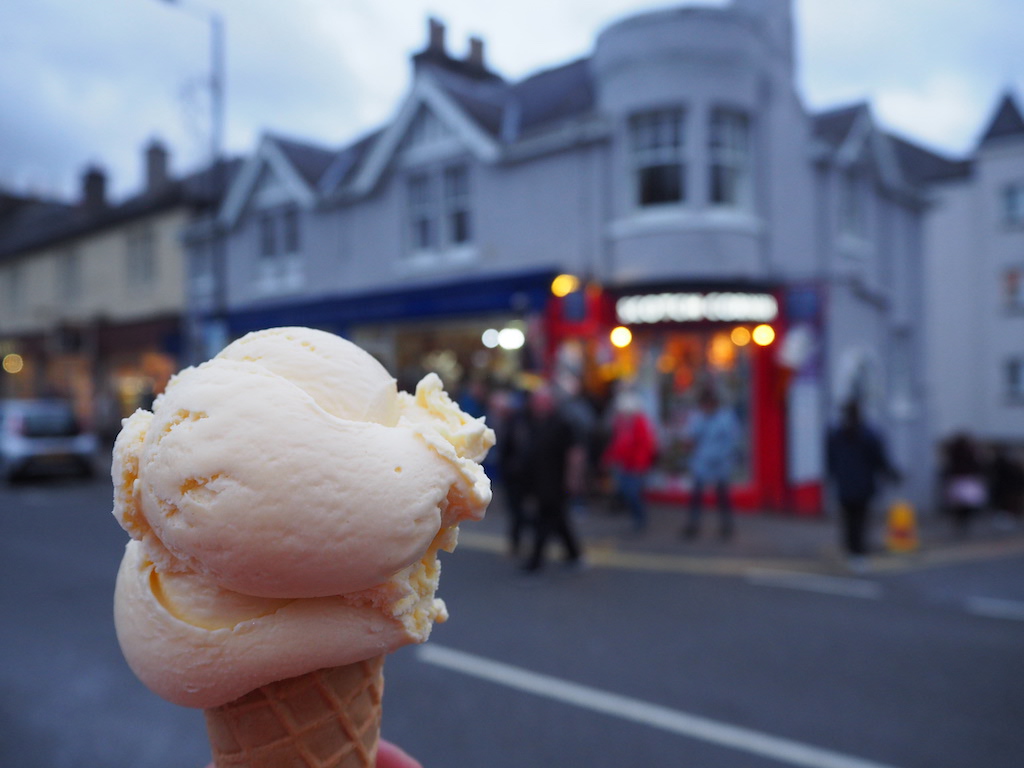 a hand holding an ice cream cone