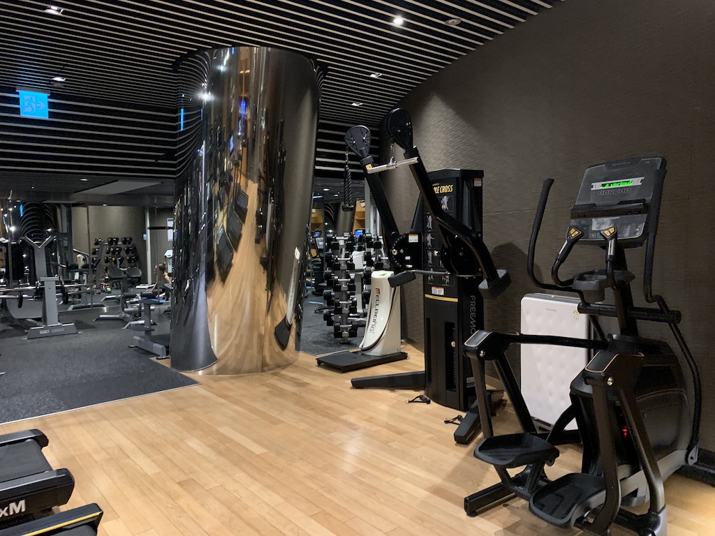 a room with treadmills and treadmills