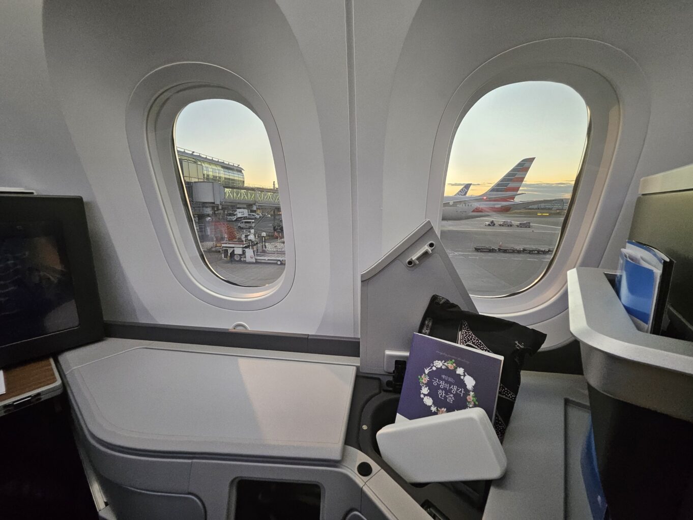 a view of the outside of a plane window