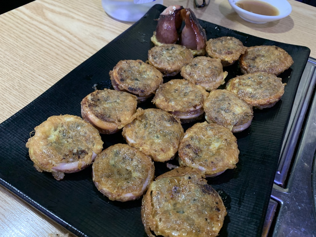 a tray of cookies