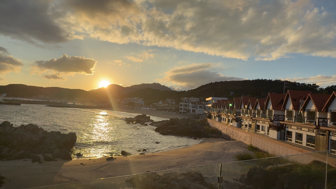 a beach with buildings and water