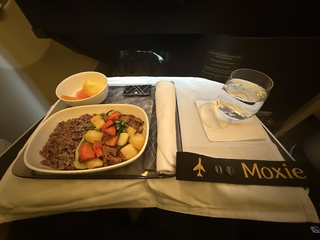 음식, 테이블웨어, 식사, 접시, 테이블, 플래터, 요리, 실내, 저녁 식사, 식기, 포크, 브런치, 점심, 주방 도구, 요리 예술, 디너, 패스트푸드, 은식기, 레스토랑