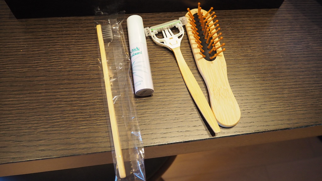 실내, 테이블, 바닥, 목재, 공구, 빨래집게
