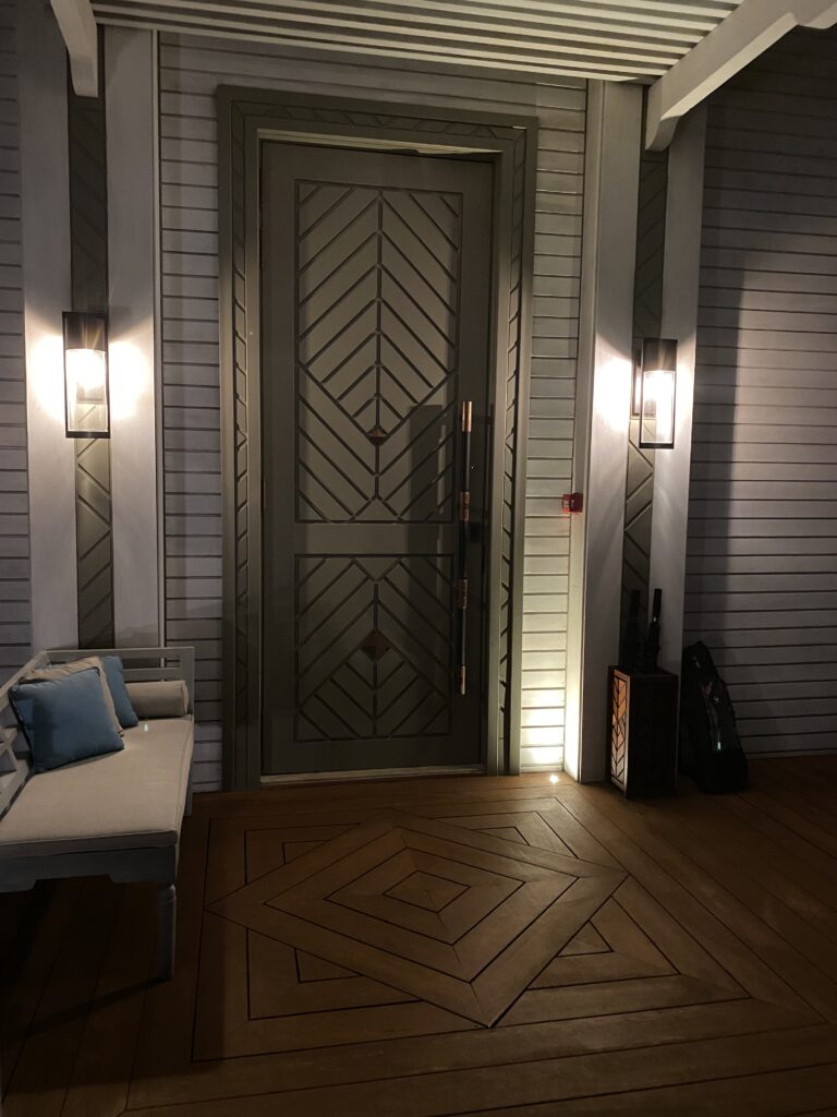 실내, 침대, 인테리어 디자인, 벽, 가구, 바닥, 바닥재, 집, 부지, 픽스처, 방, 건물, 천장, 호텔, 문