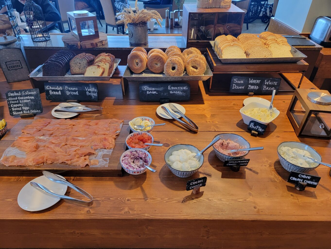 실내, 테이블, 음식, 디스플레이, 목재, 아이템, 미니어처, 바닥, 여러