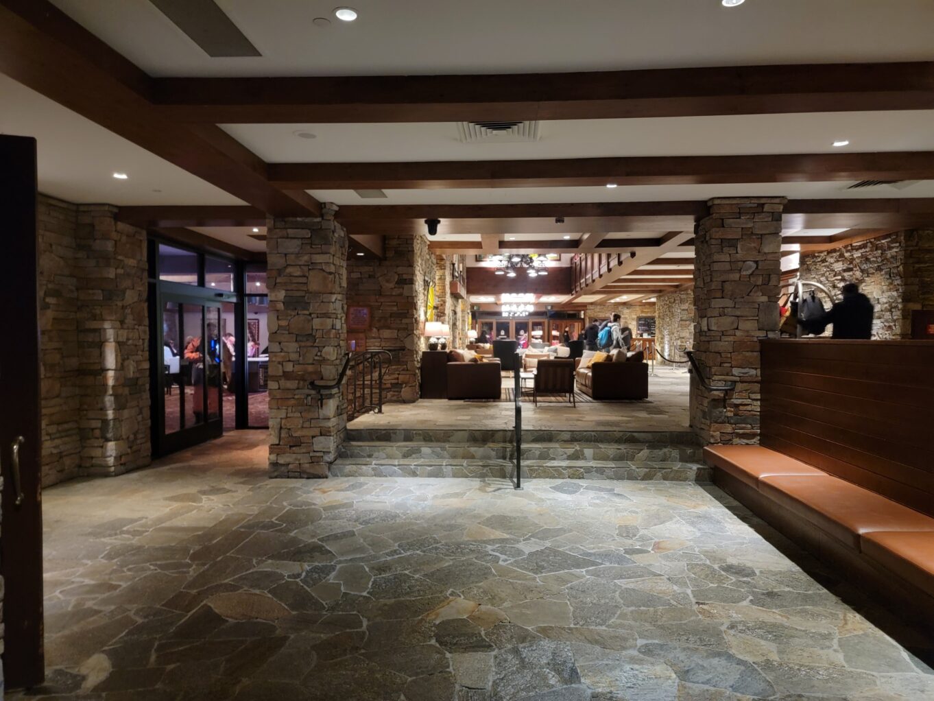 천장, 실내, 인테리어 디자인, 바닥, 로비, 가구, 벽, 바닥재, 방, 예술, 지상