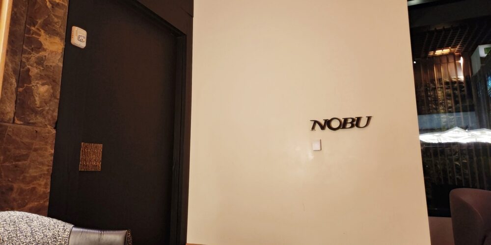 벽, 실내, 가구, 인테리어 디자인, 문, 바닥재, 베개, 소파, 방, 바닥, 디자인, 호텔, 예술