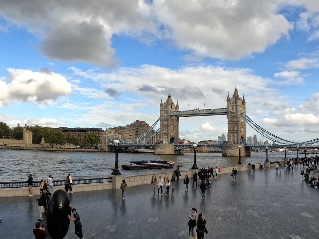 야외, 구름, 하늘, 물, 건물, 사람들, 호수, 수로, 다리, 시티, 강, 경치, 여행