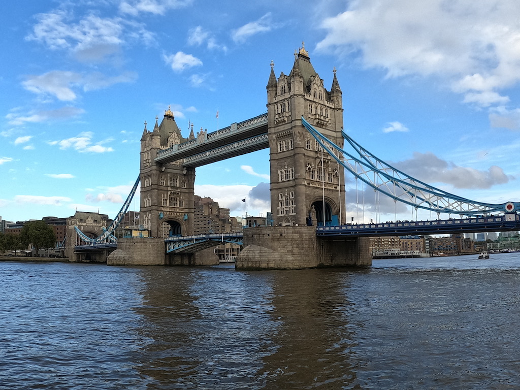 야외, 하늘, 구름, 물, 건물, 현수교, 수로, 거더교, 가동교, 형교, 도개교, 타워, 채널, 사장교, 캔틸레버교, 강, 다리, 큰, 시티