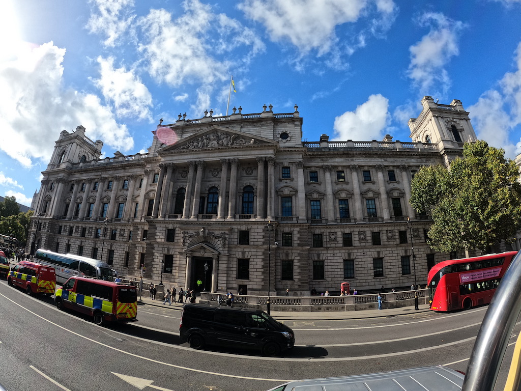 야외, 하늘, 구름, 차량, 육상 차량, 버스, 건물, 도로, 자동차, 어안, 거리, 시티, 큰, 레드, 여행