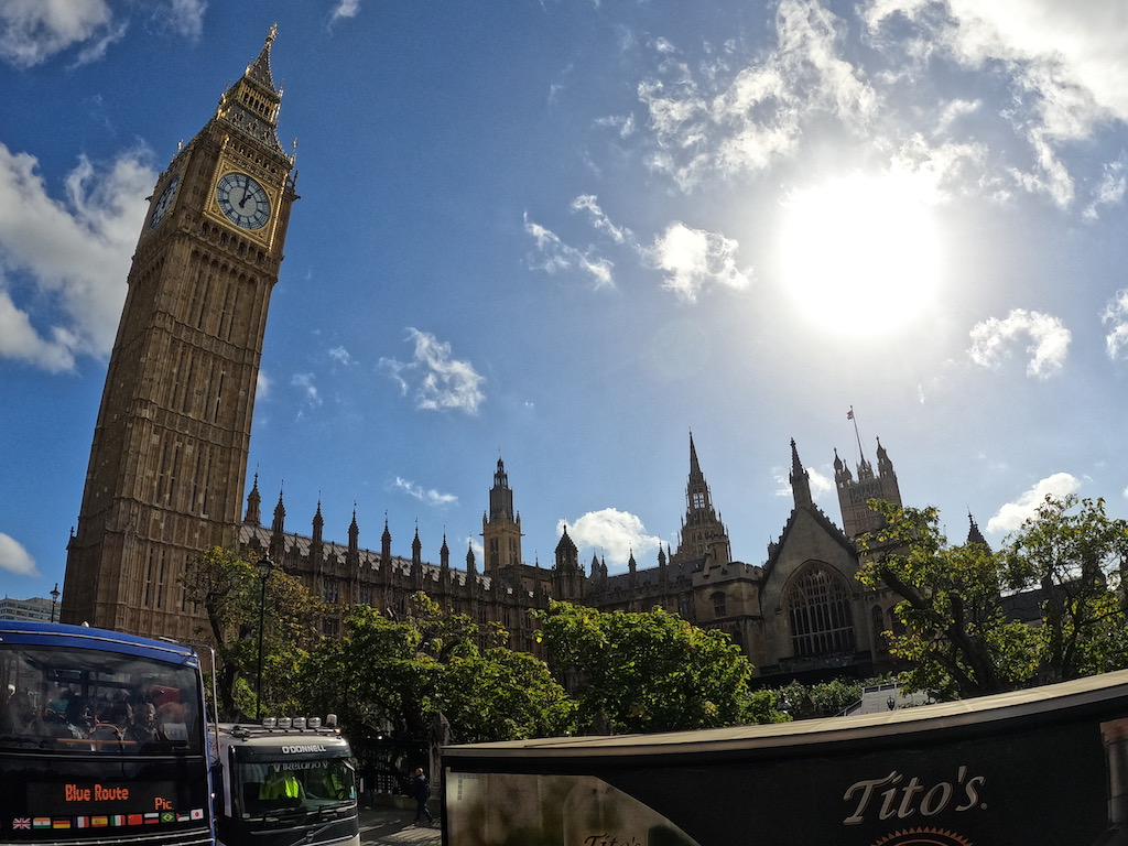 야외, 구름, 하늘, 버스, 차량, 시계, 나무, 첨탑, 타워, 큰, 여행, 시티