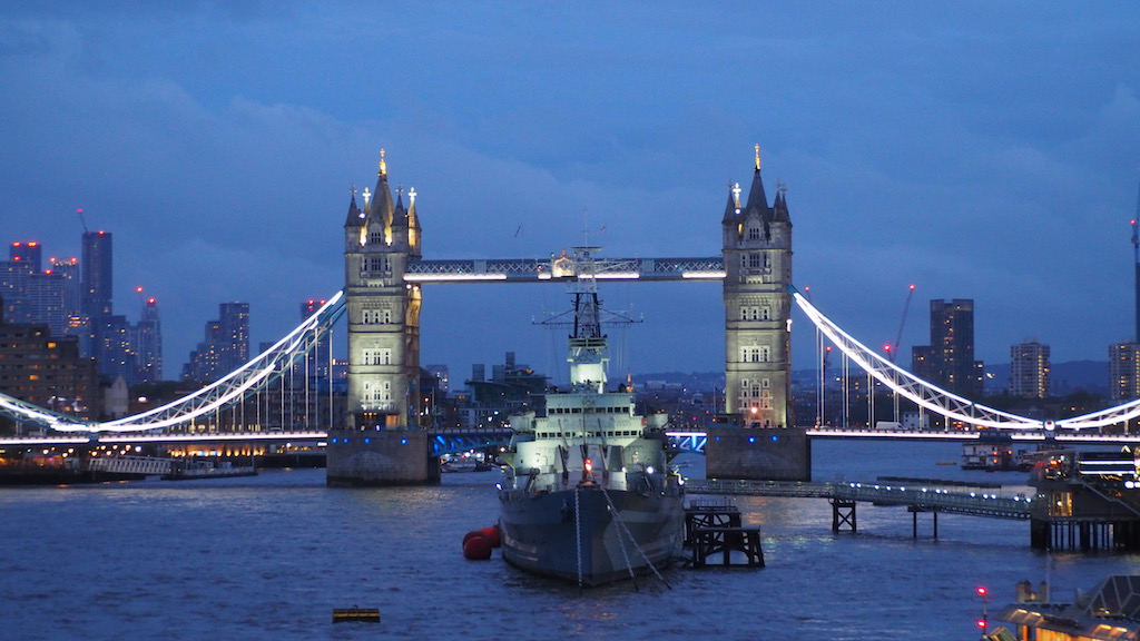 야외, 물, 하늘, 다리, 현수교, 마천루, 사장교, 가동교, 도개교, 건물, 자체 정착식 현수교, 강, 시티, 스카이라인, 큰, 타워