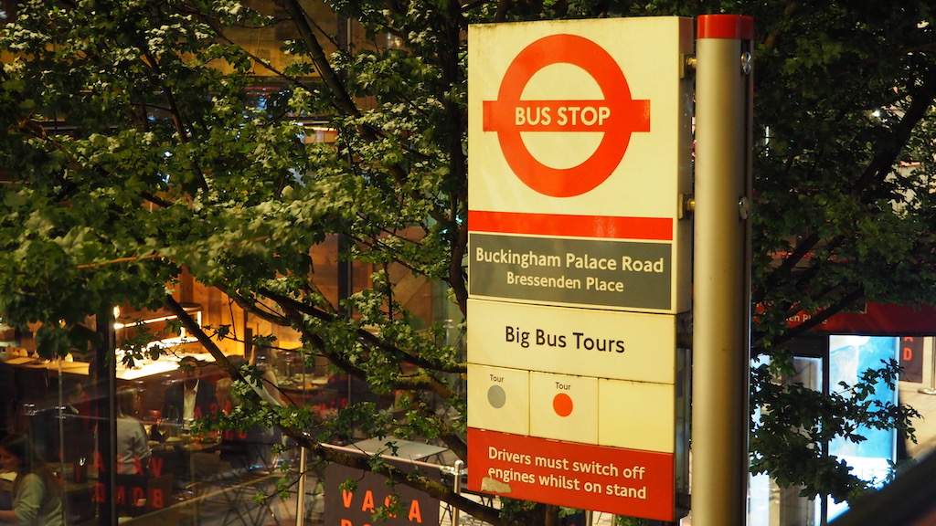 텍스트, 야외, 나무, 표지판, 간판, 광고판, 거리, 시티