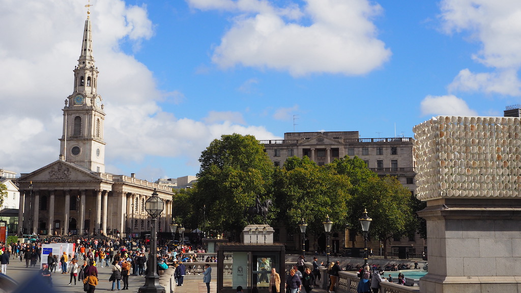 야외, 구름, 하늘, 건물, 나무, 도시 광장, 랜드마크, 관광 여행, 사람들, 공공 장소, 보행자, 시티, 군중, 큰, 사람, 거리, 사각형, 교회, 타워, 여행
