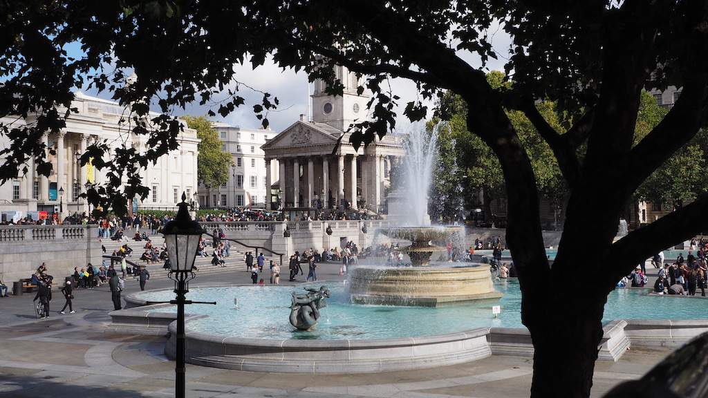 야외, 나무, 건물, 시티, 분수, 조각상, 도시 광장, 공원, 물, 지상, 거리, 사람들