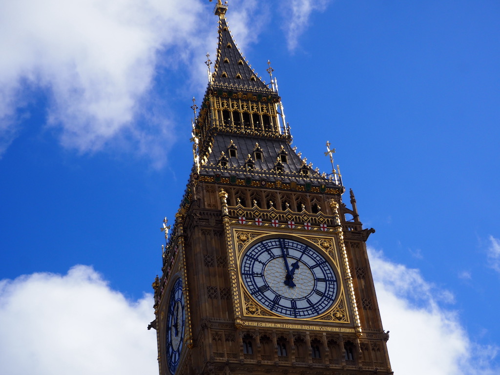 시계, 하늘, 야외, 타워, 구름, 시계탑, 건물, 벽시계, 쿼츠 시계, 랜드마크, 큰, 블루