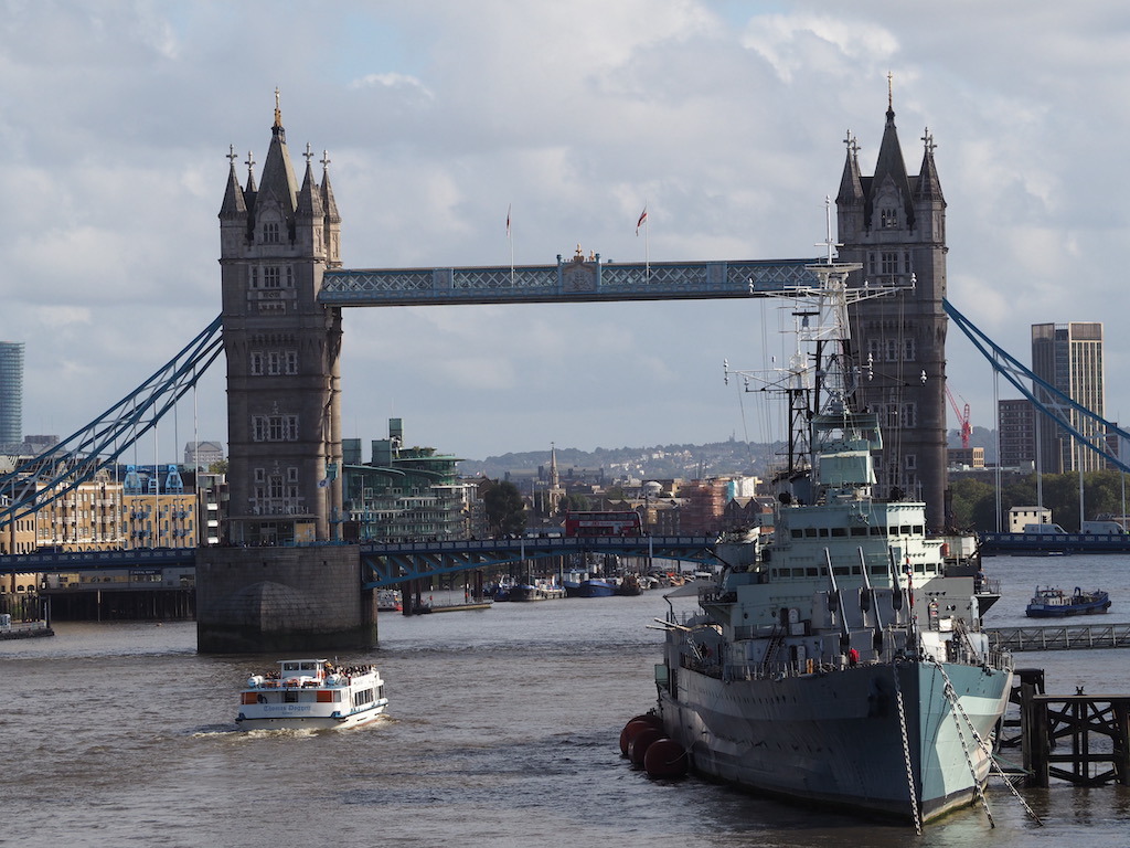 야외, 하늘, 물, 건물, 다리, 차량, 보트, 구름, 가동교, 수로, 큰, 선박, 강, 배, 타워, 시티