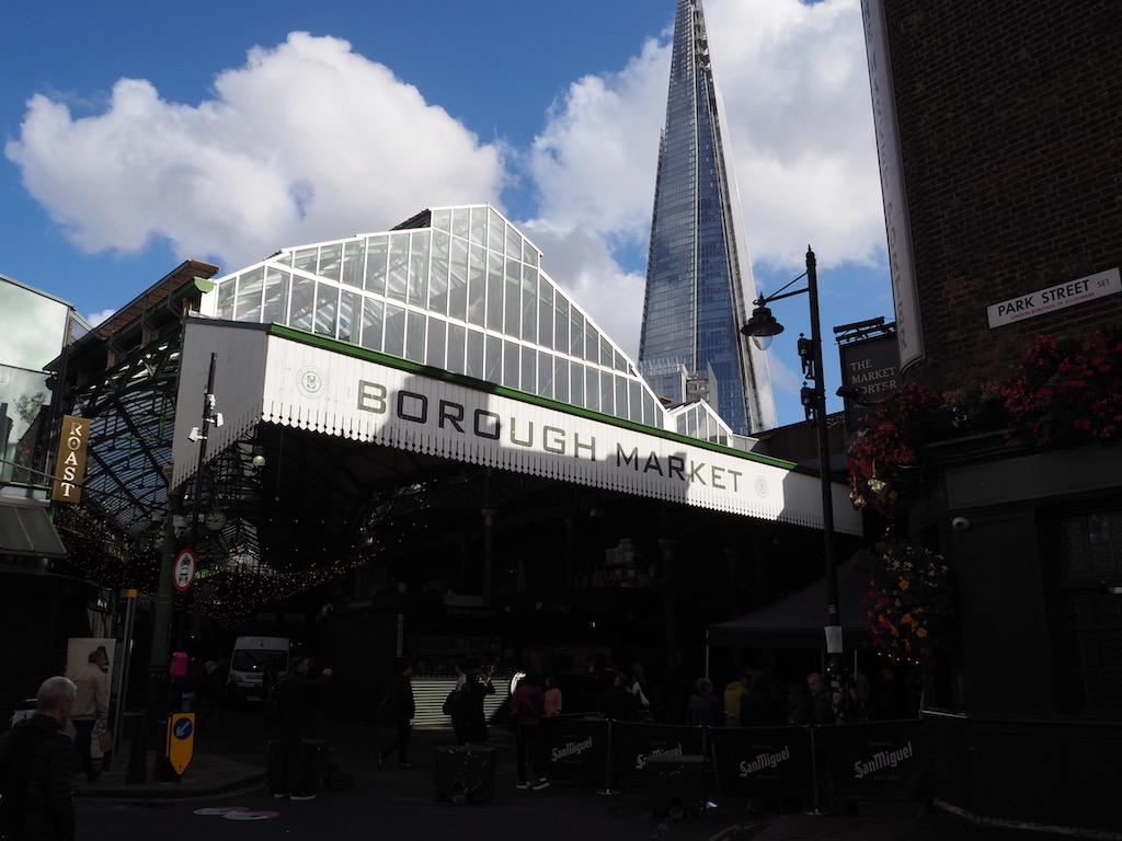 하늘, 야외, 구름, 건물, 마천루, 거리, 타워, 시티, 사람들, 여행