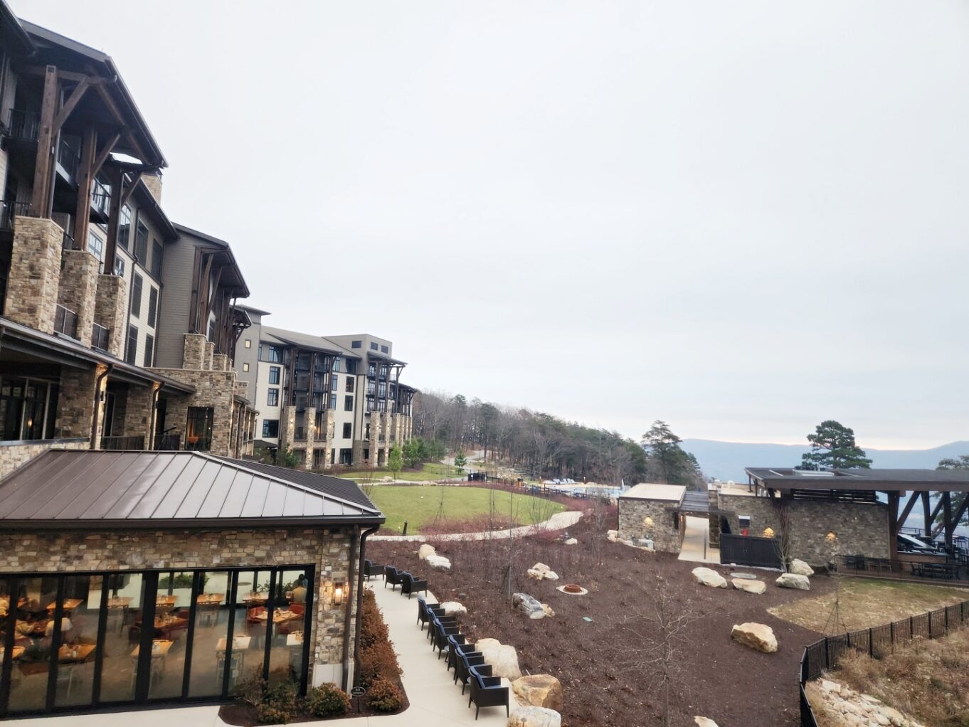 야외, 하늘, 건물, 여행, 나무, 지상, 식물, 잔디, 집, 트랙, 큰, 경치