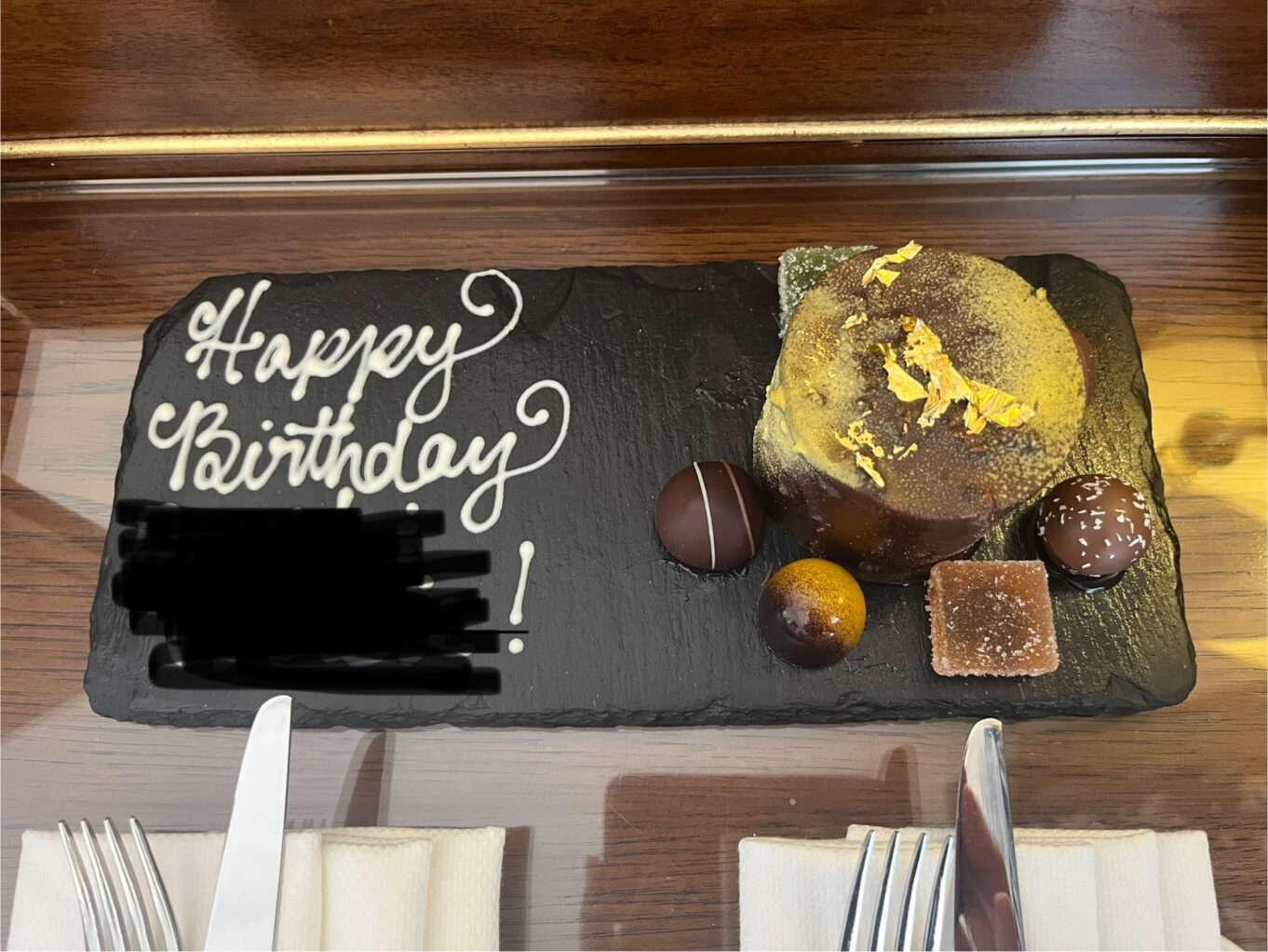 텍스트, 친필, 실내, 초콜릿, 바닥