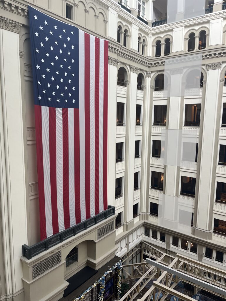 건물, 미국 국기, 창문, 야외, 국기, 시티