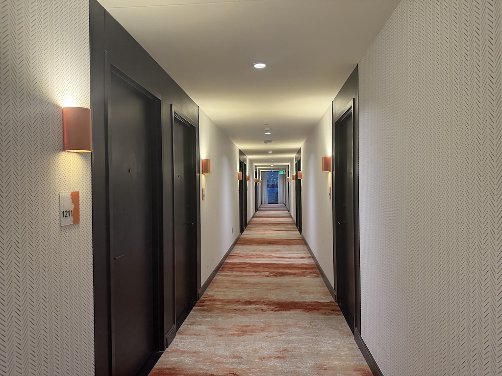 벽, 실내, 바닥재, 건물, 바닥, 천장, 현관, 문