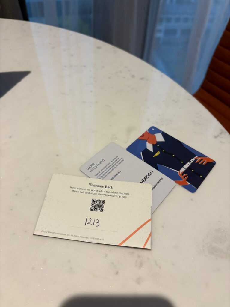 텍스트, 테이블, 명함, 실내