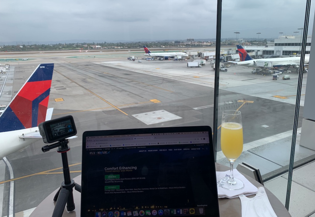 비행기, 항공기, 하늘, 공항, 야외, 차량, 항공사, 여객기, 항공 여행, 런웨이, 비행, 주기장, 지상, 타맥 포장, 타워, 주차된, 에어버스, 제트기