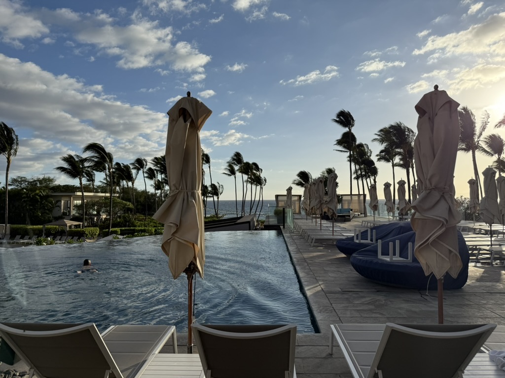 야외, 구름, 하늘, 나무, 야자수, 리조트, 보트, 물, 해변, 휴가, 지상