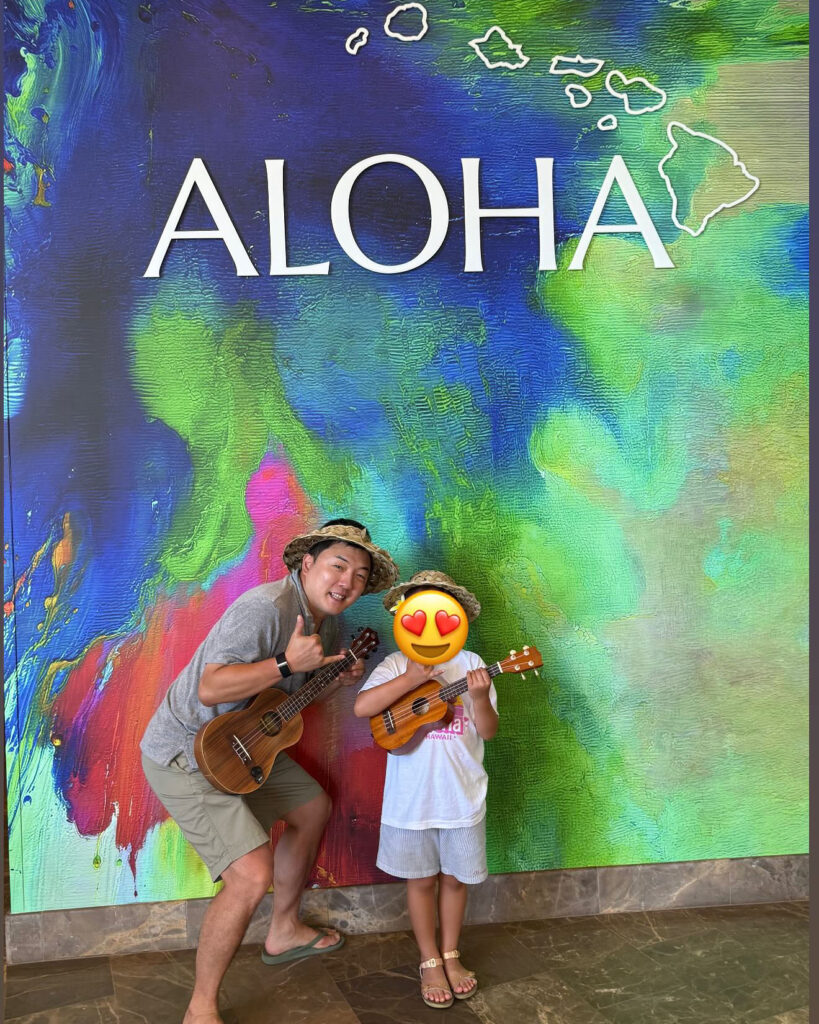 악기, 텍스트, 의류, 기타, 페인팅, 신발류, 사람, 음악, 야외