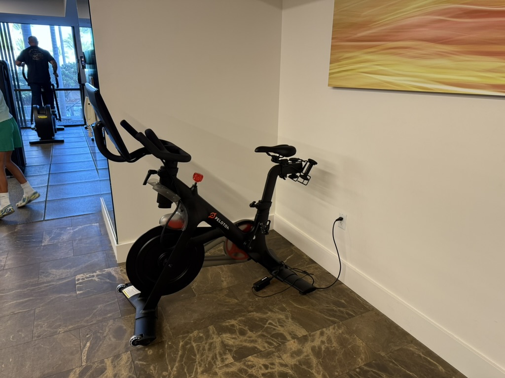 벽, 스포츠, 운동기구, 실내, 바닥재, 운동장비, 바닥, 페달 운동기구, 운동기계