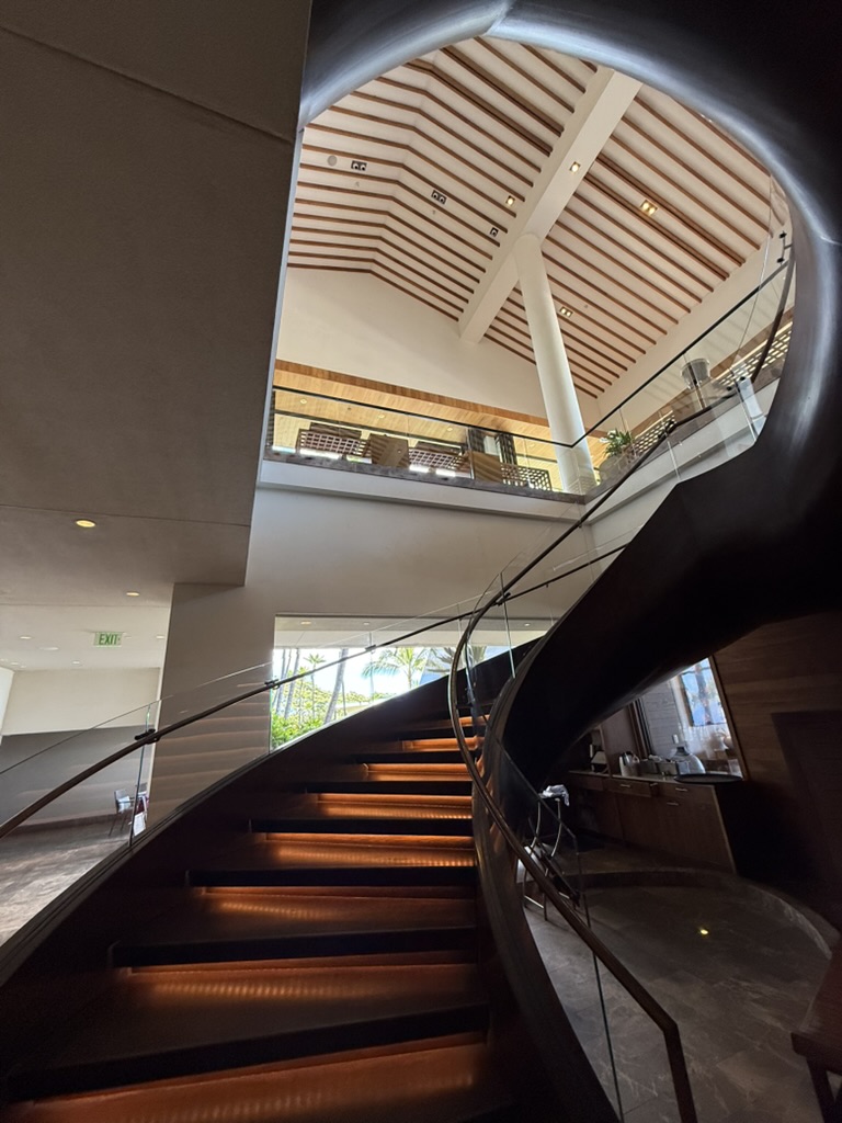 계단, 핸드레일, 일광, 실내, 픽스처, 건물, 천장