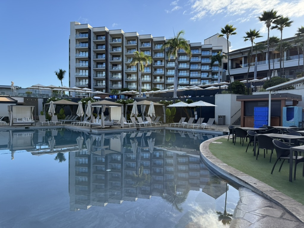 야외, 하늘, 나무, 물, 구름, 건물, 리조트 타운, 리조트, 야자수, 수영장, 반사, 포켓볼, 지상, 집, 호텔, 건축물, 시티