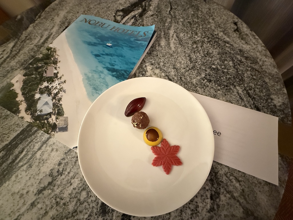 접시, 음식, 테이블웨어, 실내, 테이블, 화이트, 예술