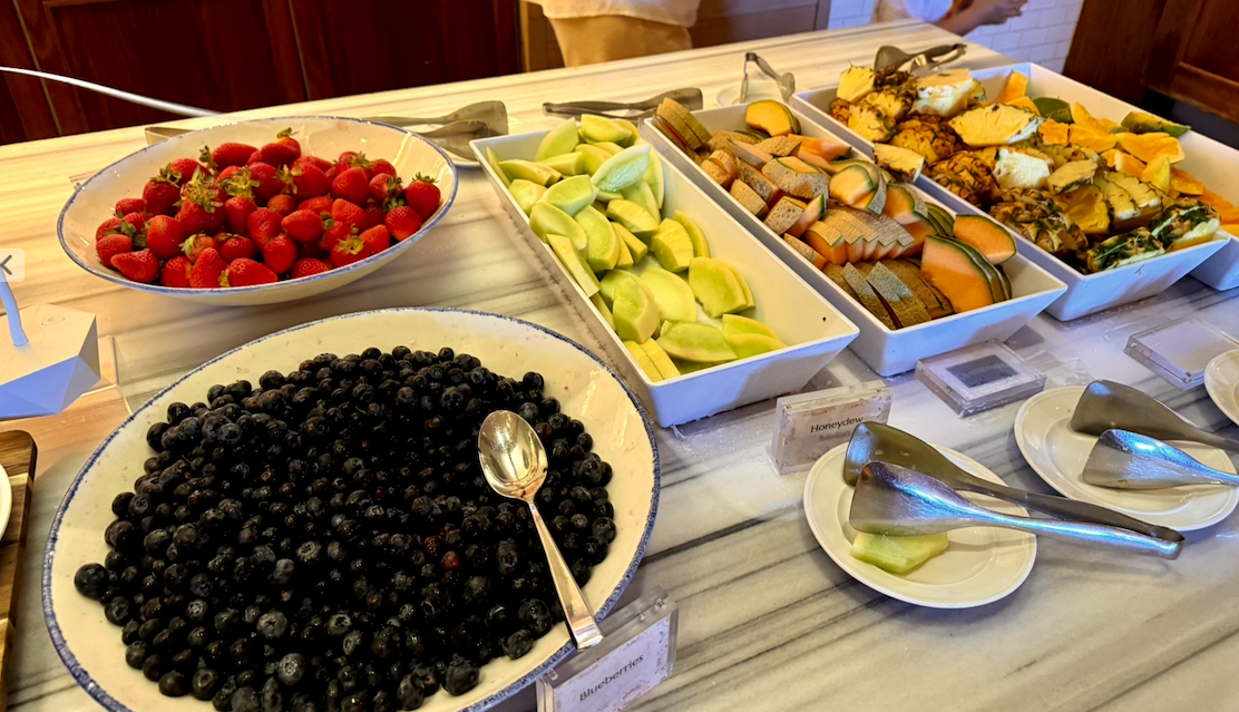 음식, 과일, 식사, 테이블, 실내, 푸드그룹, 플래터, 미식, 자연 식품, 요리 예술, 슈퍼푸드, 테이블웨어, 식재료, 접시, 뷔페, 사발, 포도, 농산물, 스낵, 채소