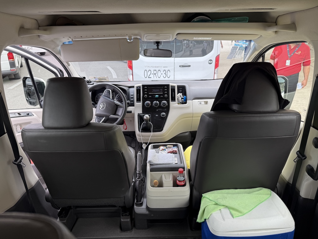 자동차, 육상 차량, 카시트, 헤드레스트, 카시트 커버, 교통, 자동차 부품, 안전 벨트, 차량 문, 밴, 차량