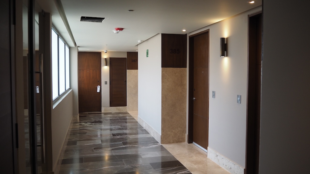 실내, 건물, 벽, 바닥재, 부지, 픽스처, 인테리어 디자인, 벽토, 바닥, 천장, 문, 방, 현관