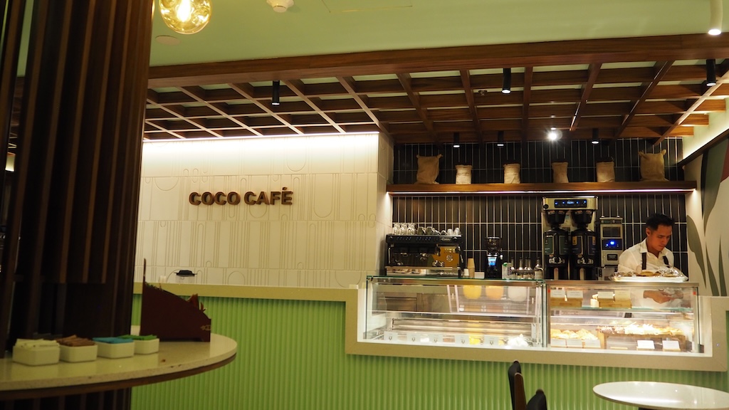 실내, 가구, 조리대, 레스토랑, 벽, 천장, 테이블, 바닥