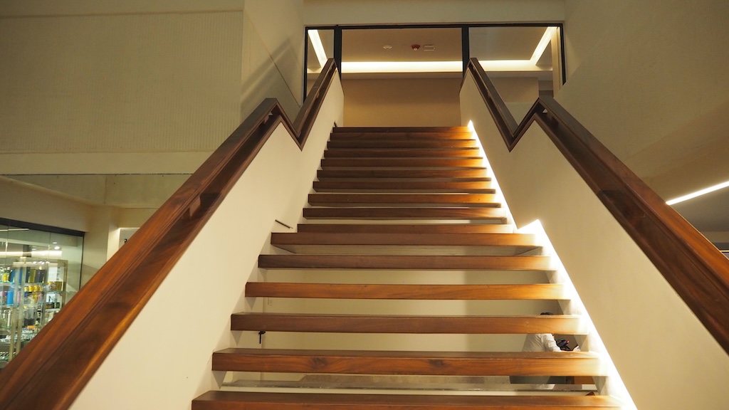 계단, 핸드레일, 실내, 벽, 건물, 천장