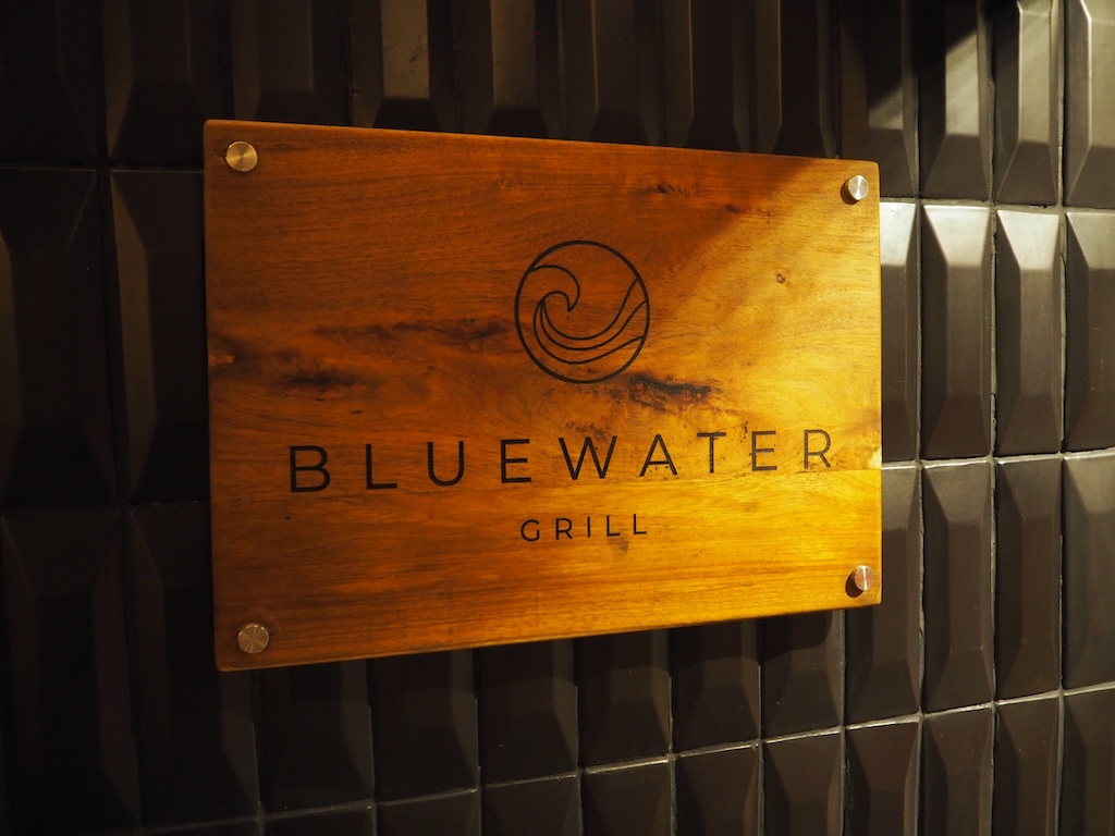 텍스트, 목재, 표지판, 상자, 용기, 우드