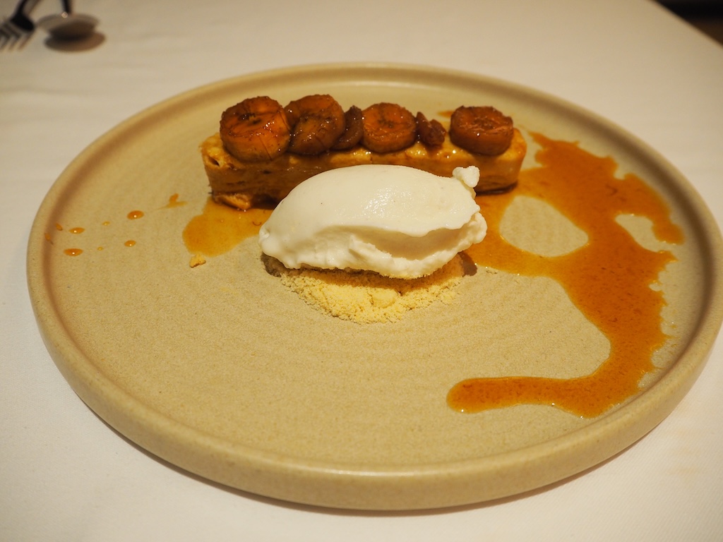 접시, 음식, 실내, 낙농, 요리, 테이블, 식기, 식재료, 스낵, 테이블웨어, 디저트, 화이트, 사막, 크림