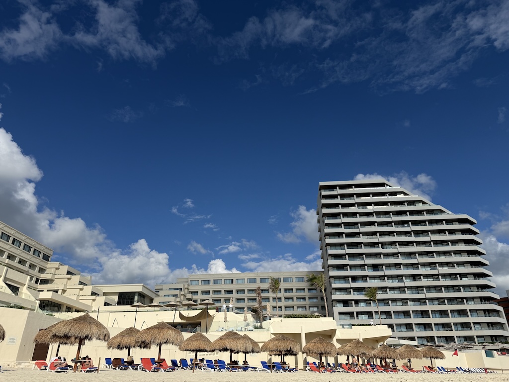 야외, 구름, 하늘, 해변, 건물