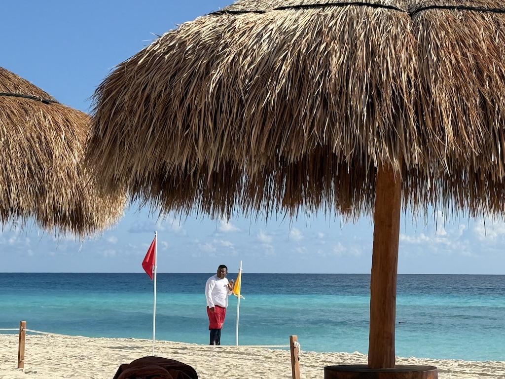 야외, 물, 해변, 하늘, 우산, 열대, 지붕 이기, 해안, 휴가