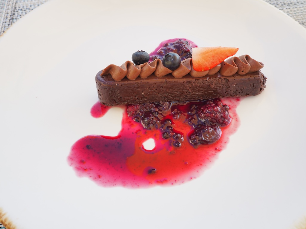 접시, 달콤함, 과일, 제빵 제품, 케이크, 음식, 프루티 디 보스코, 요리 예술, 페이스트리, 디저트, 실내, 베리