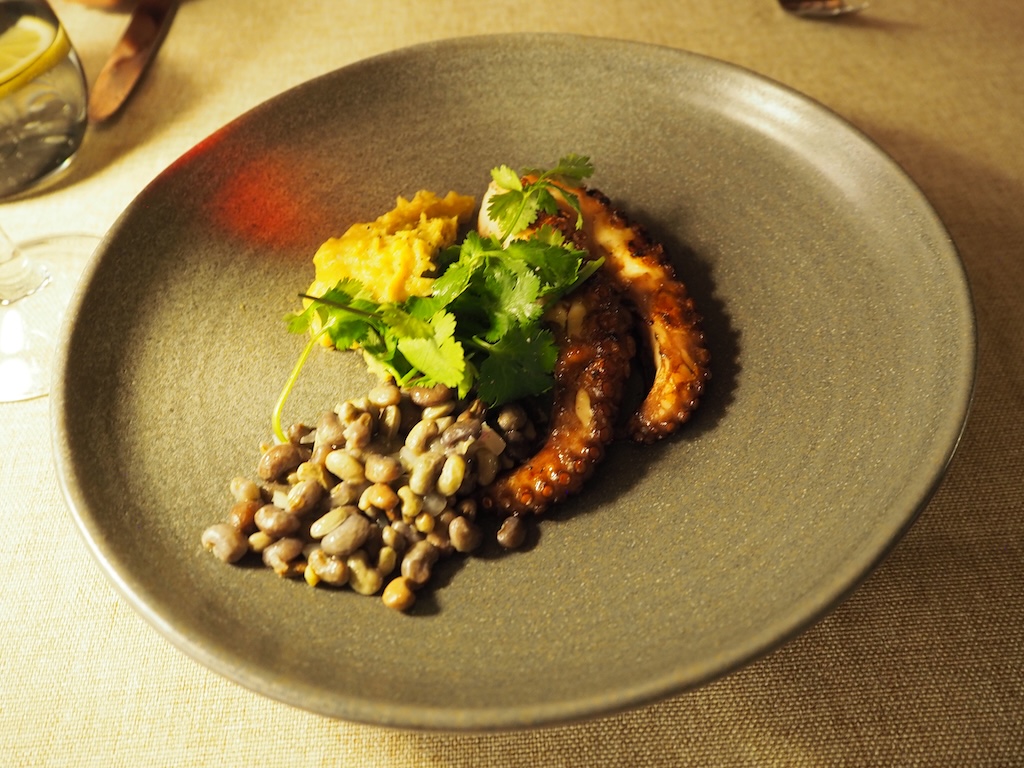 음식, 접시, 테이블, 테이블웨어, 식사, 실내, 요리, 채소